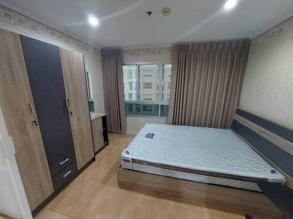 For rent: Lumpini Ville Prachachuen-Pongpetch, 6th floor, pool view, spacious room, fully furnished, book now, urgently.