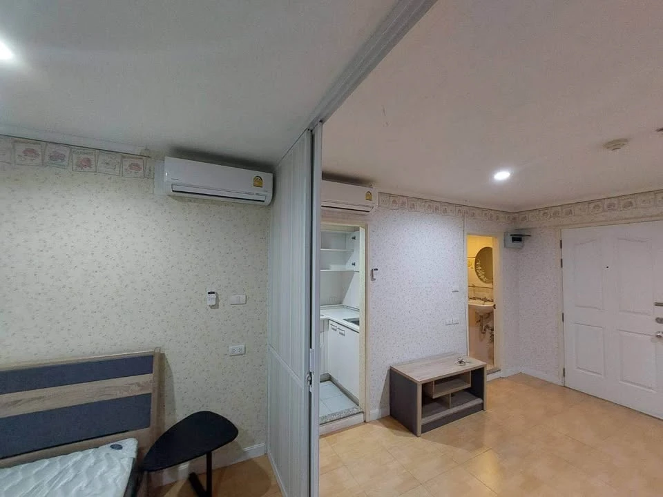 For rent: Lumpini Ville Prachachuen-Pongpetch, 6th floor, pool view, spacious room, fully furnished, book now, urgently.