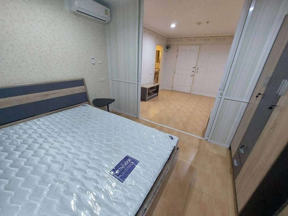 For rent: Lumpini Ville Prachachuen-Pongpetch, 6th floor, pool view, spacious room, fully furnished, book now, urgently.