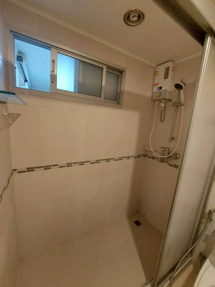 For rent: Lumpini Ville Prachachuen-Pongpetch, 6th floor, pool view, spacious room, fully furnished, book now, urgently.