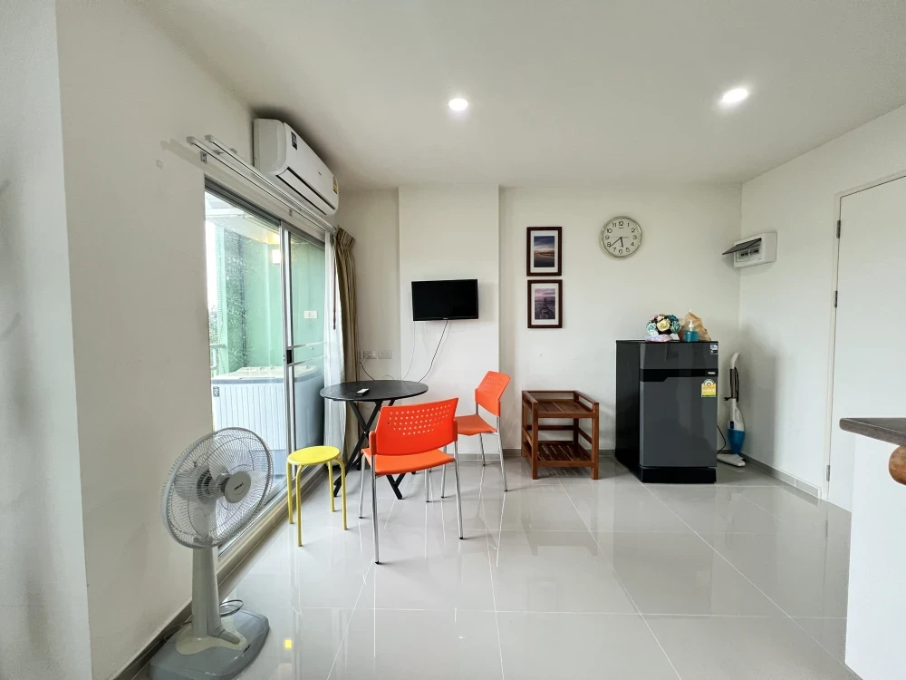 For rent: Lumpini Ville Pranangklao-Riverview, ready-to-move-in unit at an affordable price. Complete amenities. Book now!
