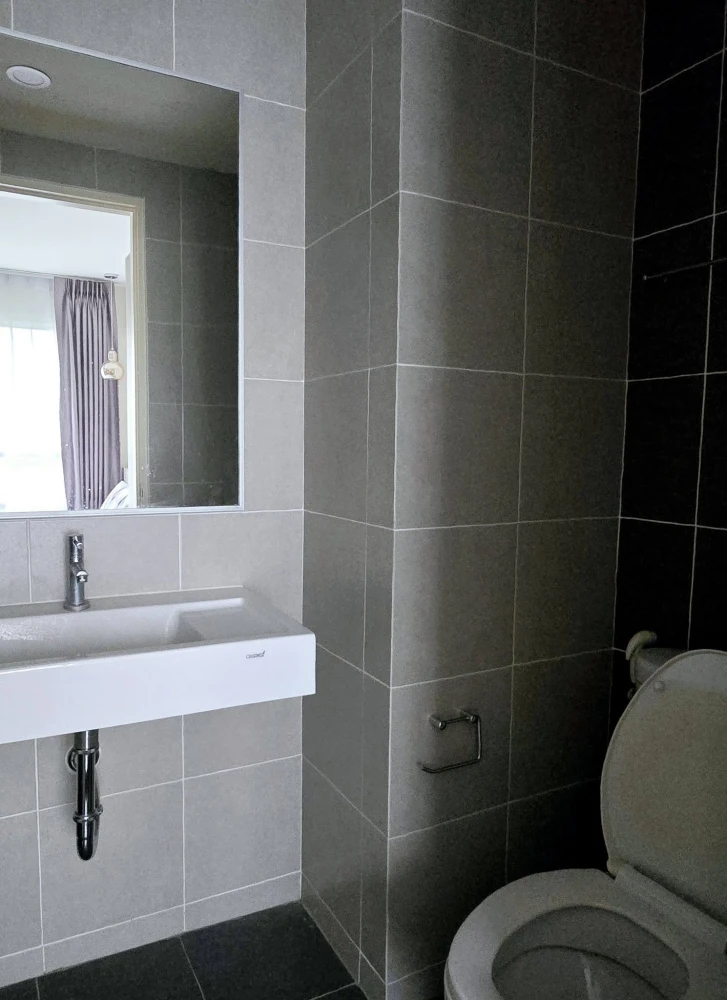 For rent: Lumpini Ville Pranangklao-Riverview, beautifully decorated minimalist-style room with full furnishings. Just bring your suitcase and move in