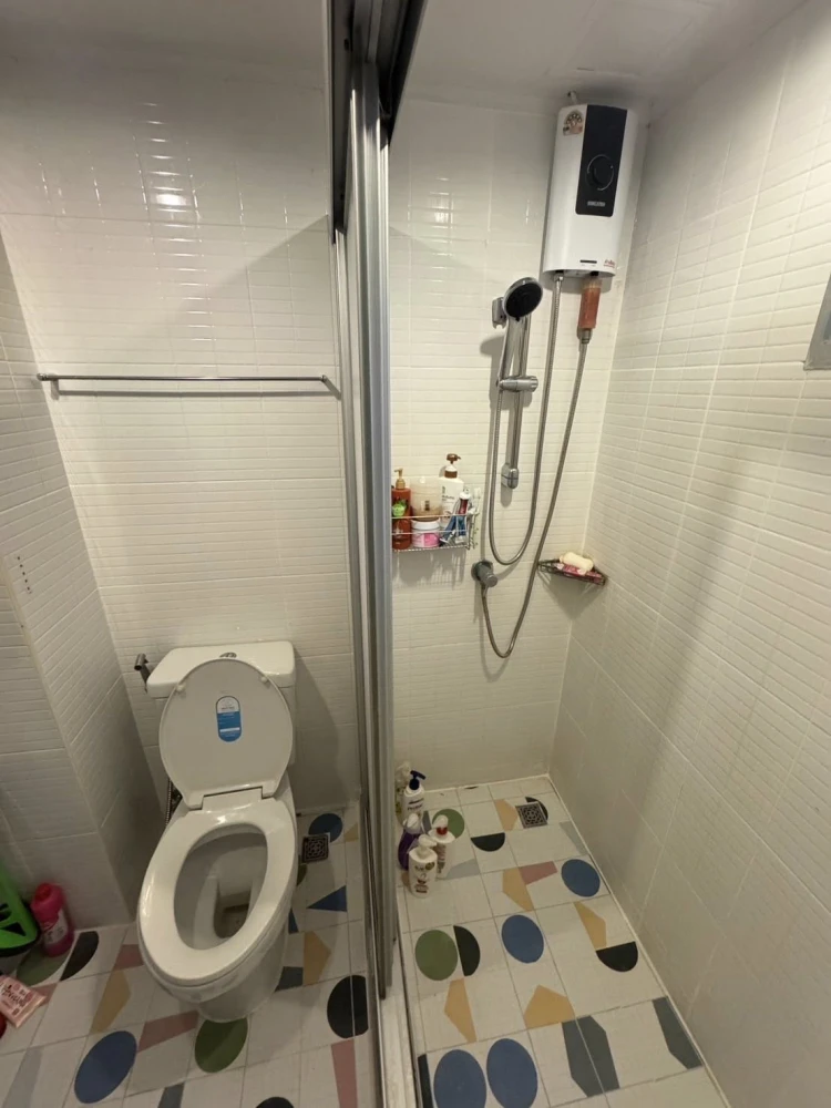 For rent: Lumpini Ville Ramintra - Laksi. Nice room on the 4th floor with a pool view; unblocked. What are you waiting for?