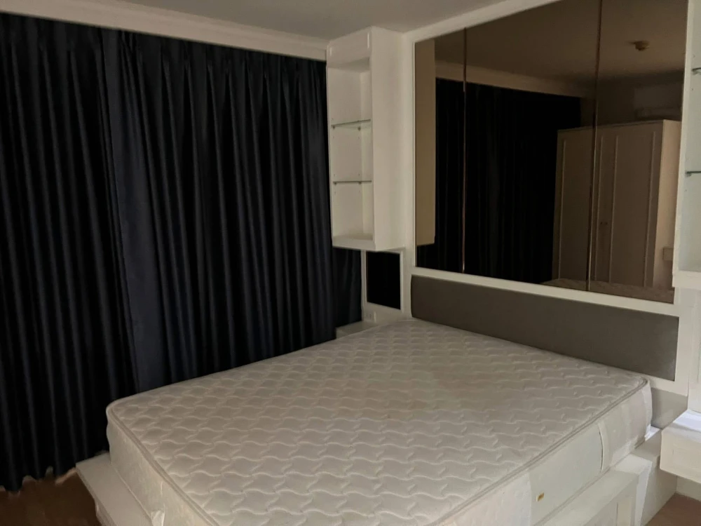 For rent: Lumpini Ville Ramkamhaeng 26. Beautiful and comfortable room, fully furnished. Book now!
