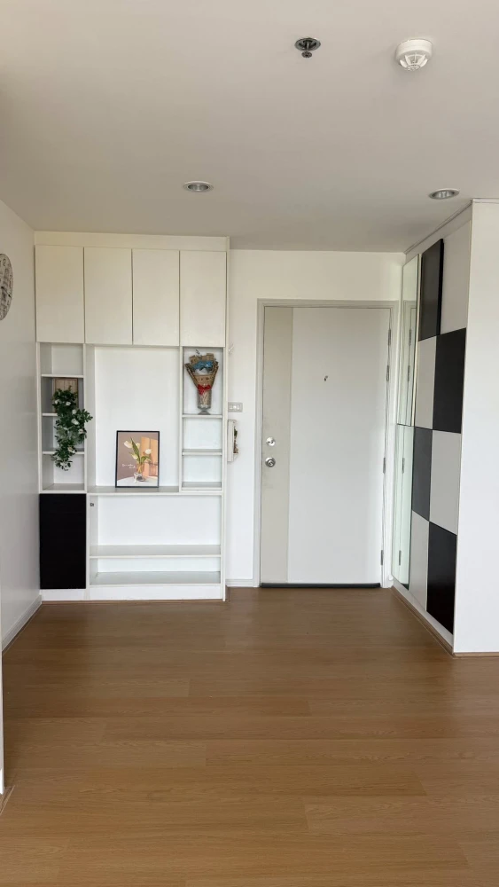 For rent: Lumpini Ville Ramkhamhaeng 60/2, high floor, ready to move in, fully furnished, reserve now.