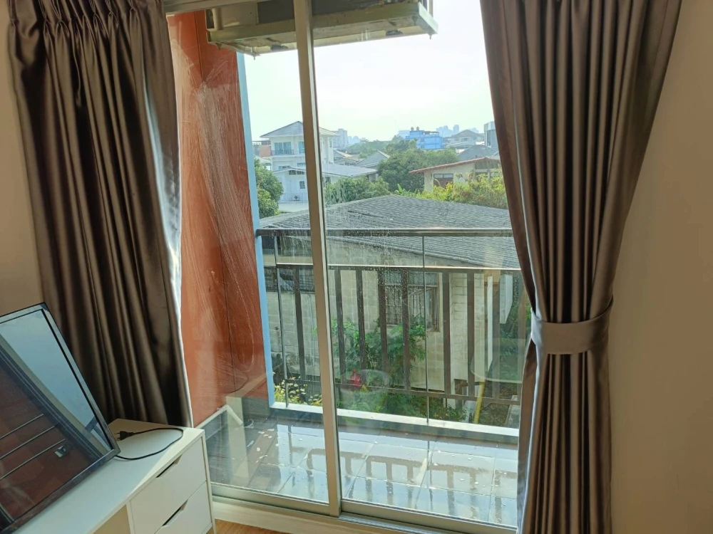For rent: Lumpini Ville Sukhumvit 101/1-Punnawithi. Nice room, great location, convenient transportation. Just bring your bags and move in!