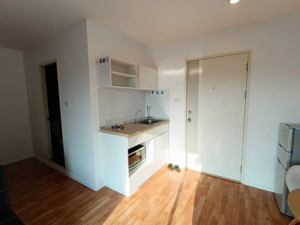For rent: Lumpini Ville Sukhumvit 101/1-Punnawithi. Nice room, great location, convenient transportation. Just bring your bags and move in!