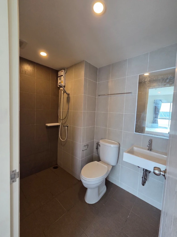 For rent: Lumpini Ville Sukhumvit 101/1-Punnawithi, a comfortable room with complete amenities. Reserve now!
