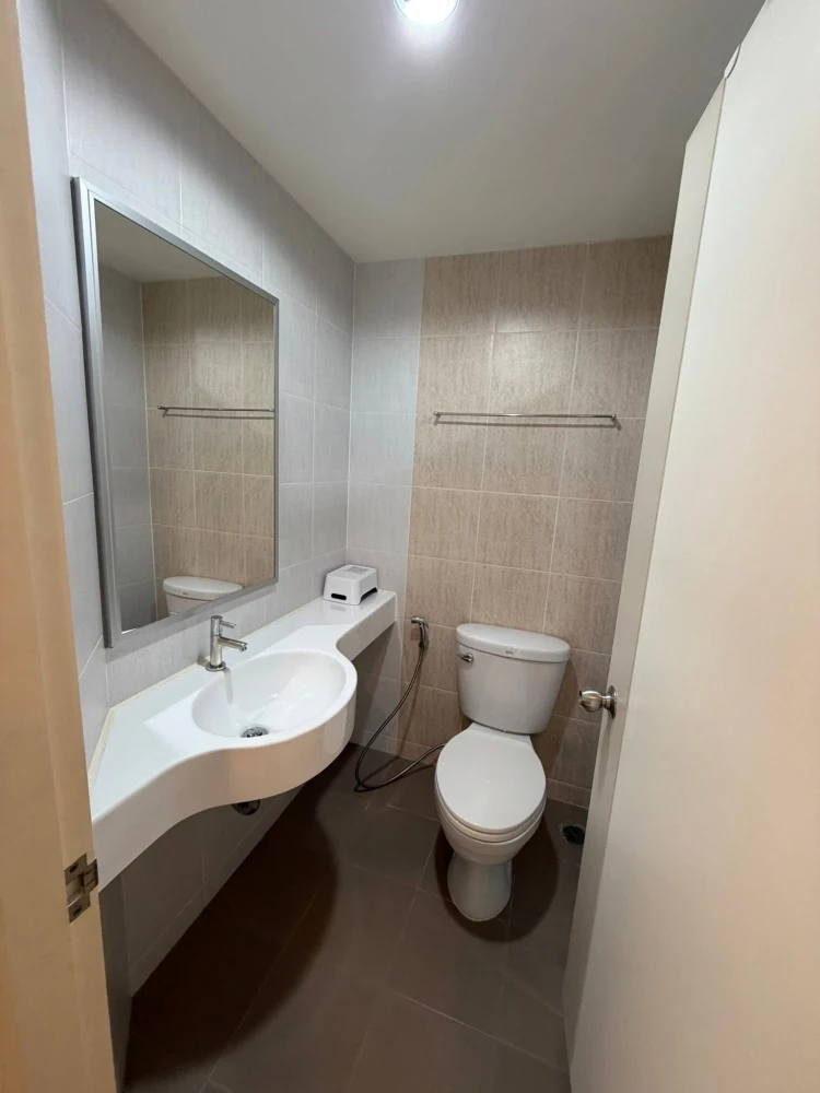 For rent: Lumpini Ville Sukhumvit 109–Bearing, 1 bedroom, 1 bathroom. Great location, complete facilities. Don't miss out!