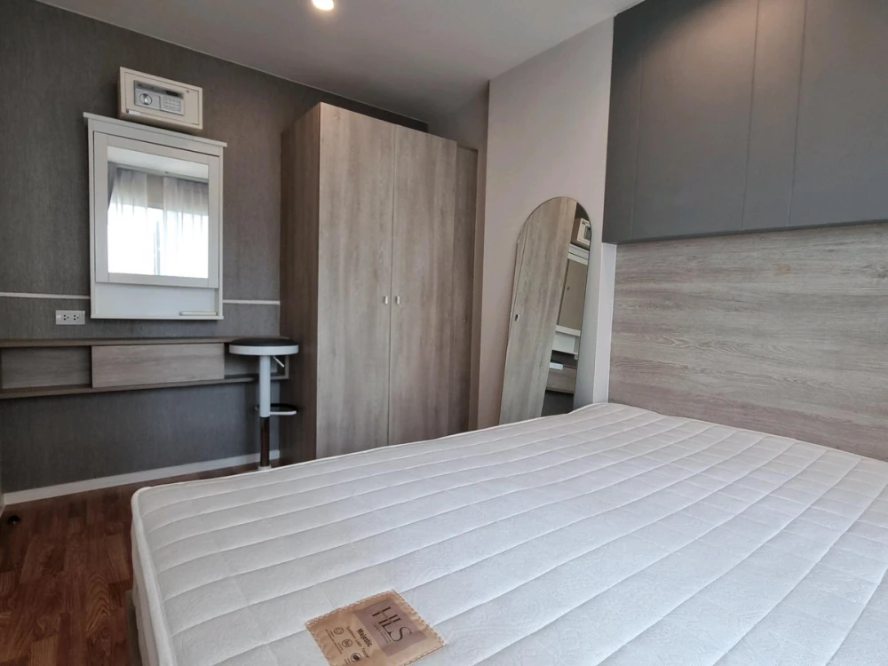For rent: Lumpini Ville Sukhumvit 76 - Bearing Station, 2nd floor, 4th unit, pool view, fully furnished. Book now!