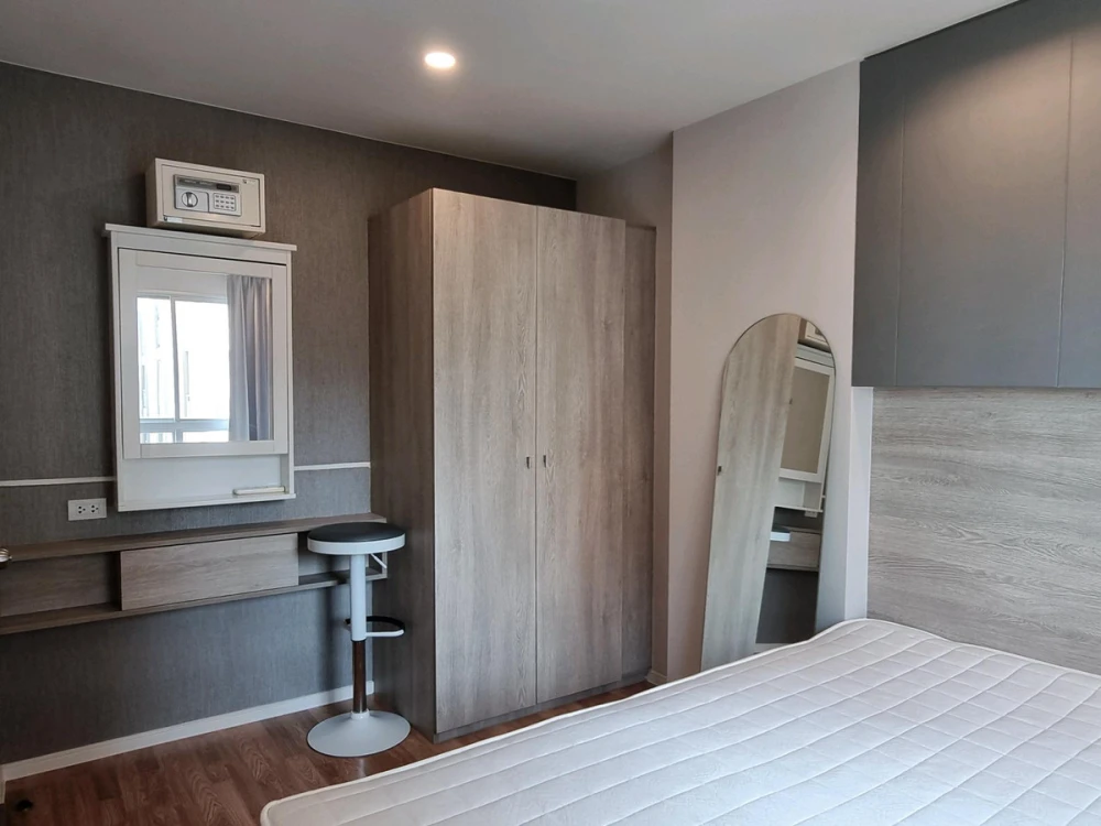 For rent: Lumpini Ville Sukhumvit 76 - Bearing Station, 2nd floor, 4th unit, pool view, fully furnished. Book now!
