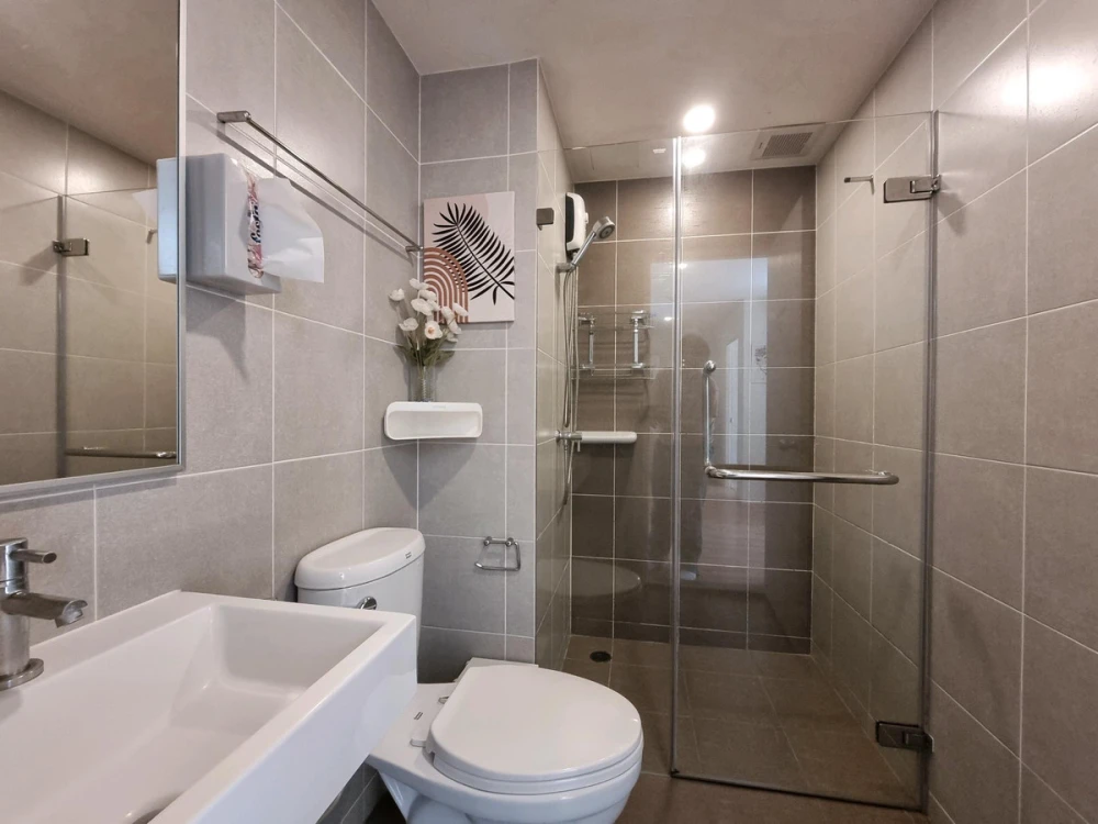 For rent: Lumpini Ville Sukhumvit 76 - Bearing Station, 2nd floor, 4th unit, pool view, fully furnished. Book now!