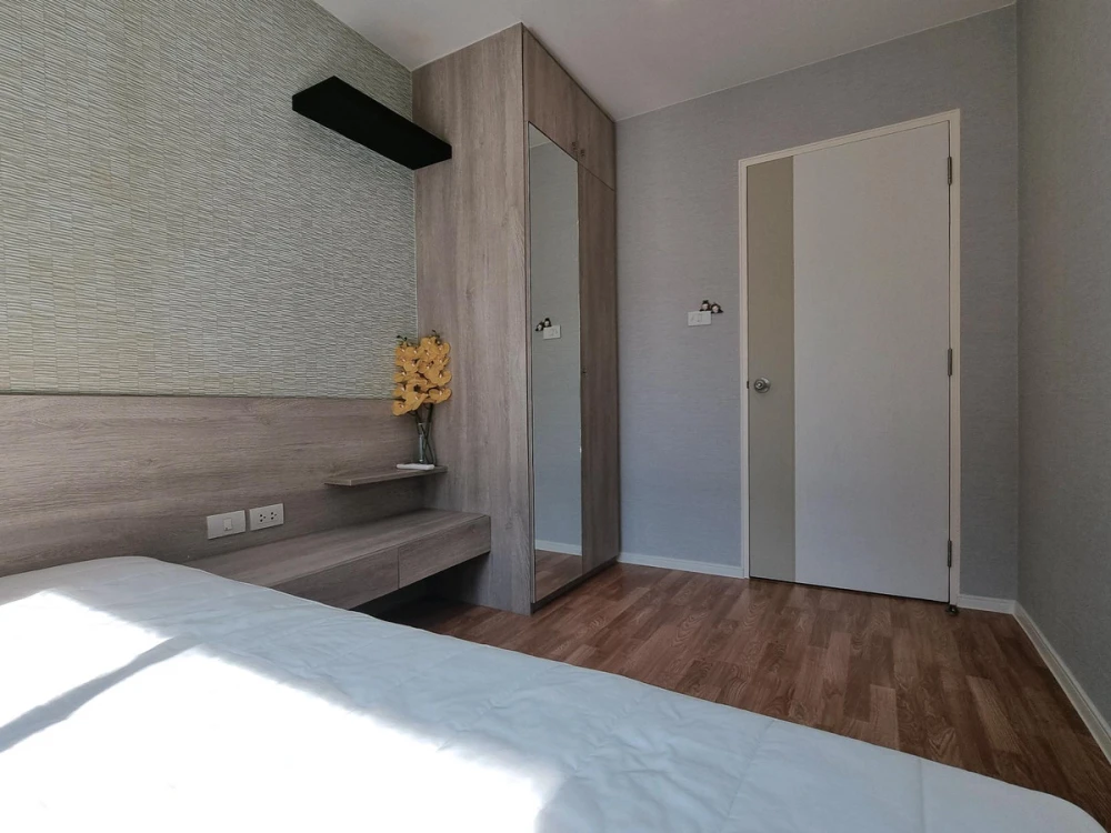 For rent: Lumpini Ville Sukhumvit 76 - Bearing Station, 2nd floor, 4th unit, pool view, fully furnished. Book now!