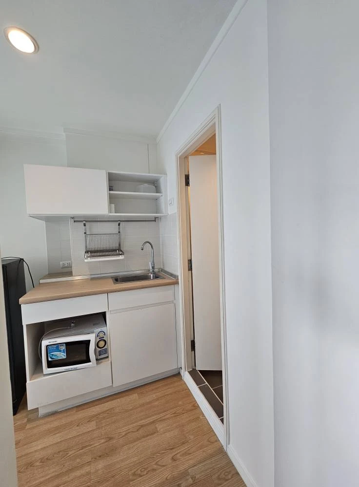 For rent: Lumpini Ville Sukhumvit 77 (Phase 2), corner room, no room opposite, city view, no building blocking, ready to move in