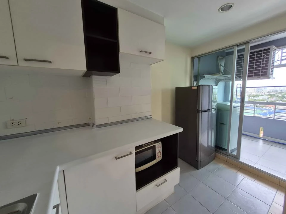 For rent: Lumpini Ville Sukhumvit 77, spacious room with plenty of usable space, great price, hurry and reserve now!