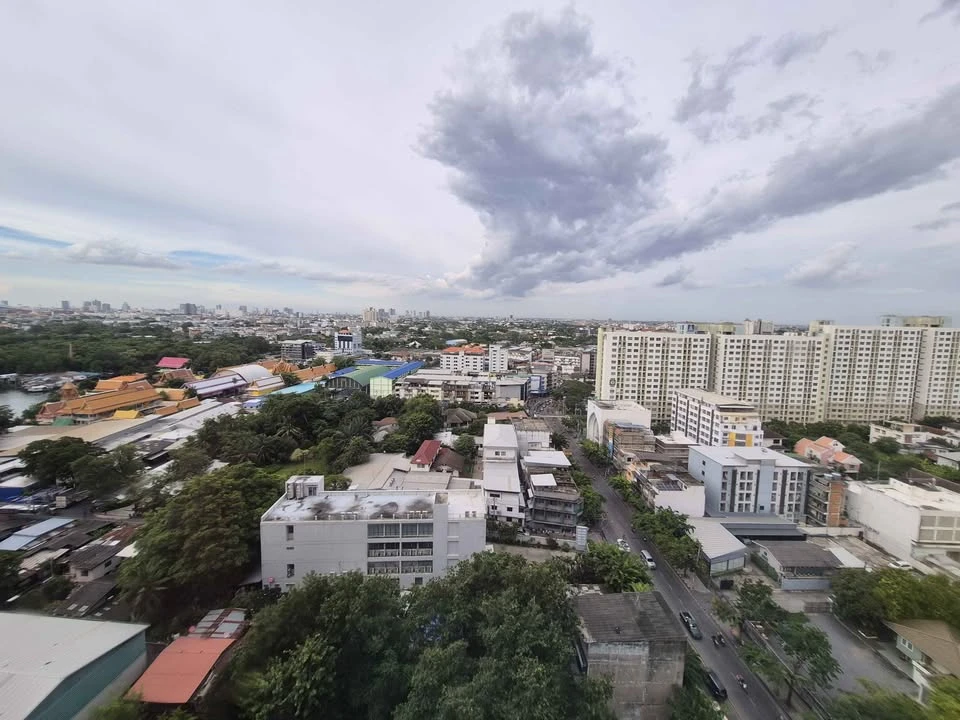 For rent: Lumpini Ville Sukhumvit 77, spacious room with plenty of usable space, great price, hurry and reserve now!