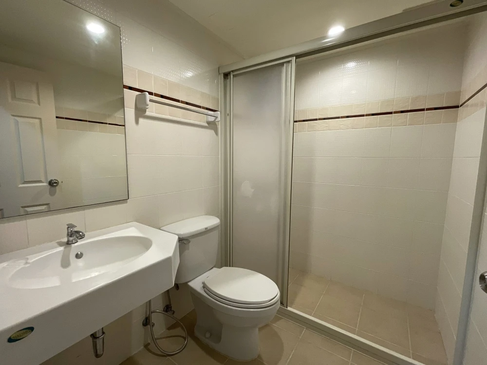 For rent: Lumpini Ville Sukhumvit 77, spacious room with plenty of usable space, fully furnished and equipped with amenities. Reserve now!