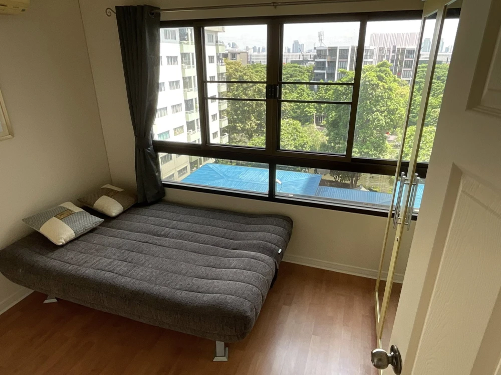 For rent: Lumpini Ville Sukhumvit 77, spacious room with plenty of usable space, fully furnished and equipped with amenities. Reserve now!