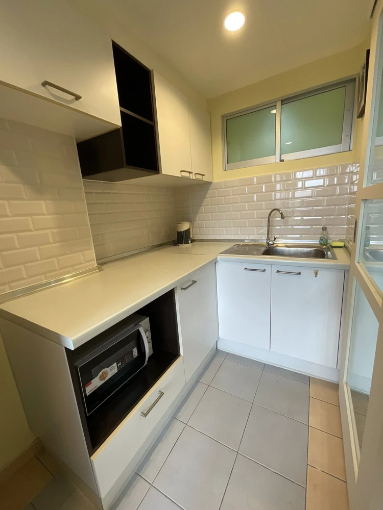 For rent: Lumpini Ville Sukhumvit 77, spacious room with plenty of usable space, fully furnished and equipped with amenities. Reserve now!