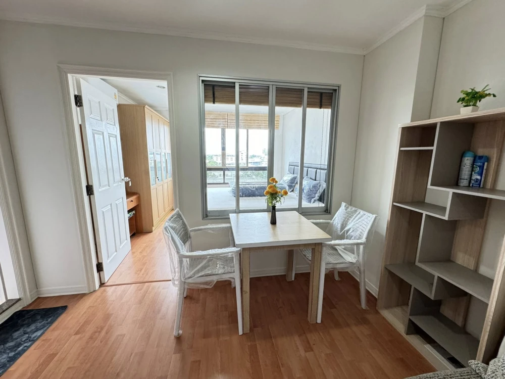 For rent Lumpini Ville Sukhumvit 77, a nice room, comes with furniture and complete facilities. Book now.