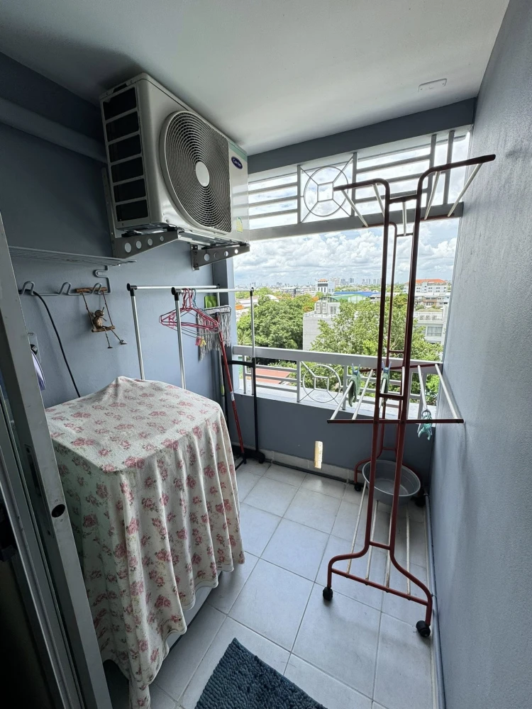 For rent Lumpini Ville Sukhumvit 77, a nice room, comes with furniture and complete facilities. Book now.