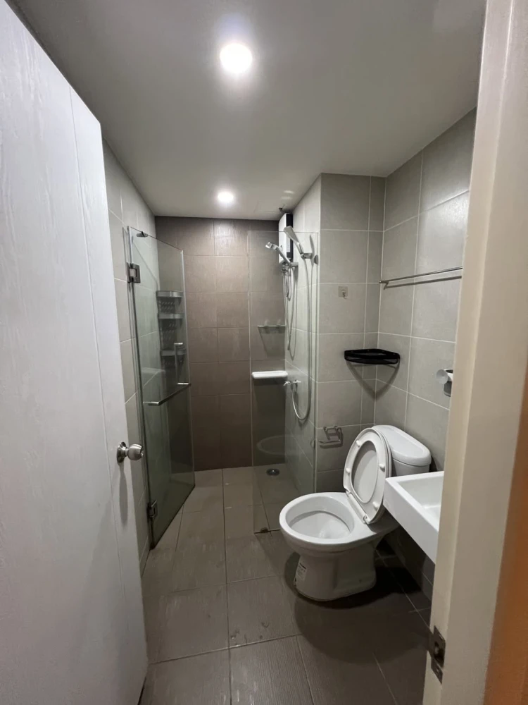 For rent: Lumpini Ville Suksawat - Rama 2, 10th floor unit with high-quality built-in furniture and pool view. Book now!