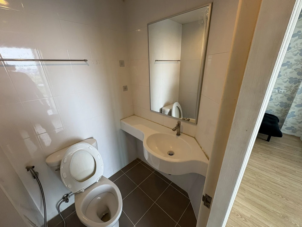 For rent Lumpini_ville_onnut46, a nice room with good wallpaper, a very good price, you must hurry and reserve it.