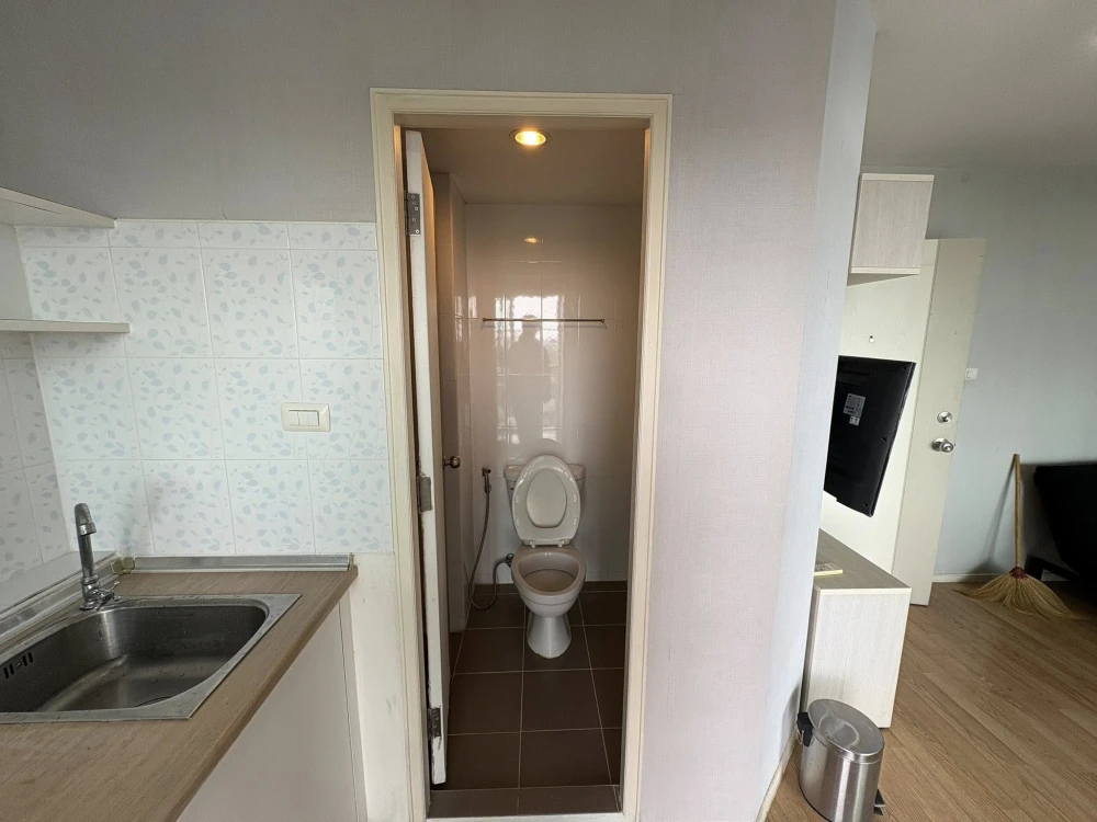 For rent Lumpini_ville_onnut46, a nice room with good wallpaper, a very good price, you must hurry and reserve it.