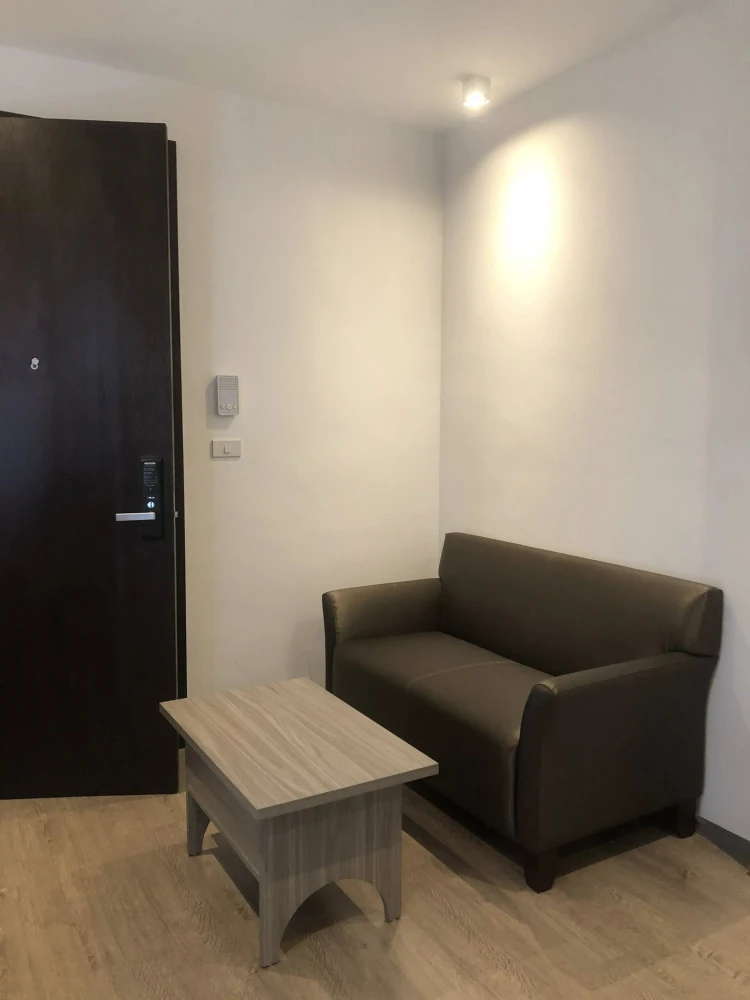 For rent: Lyss Ratchayothin, a lovely room on the 7th floor, fully furnished and equipped with appliances. Just bring your bags and move in!