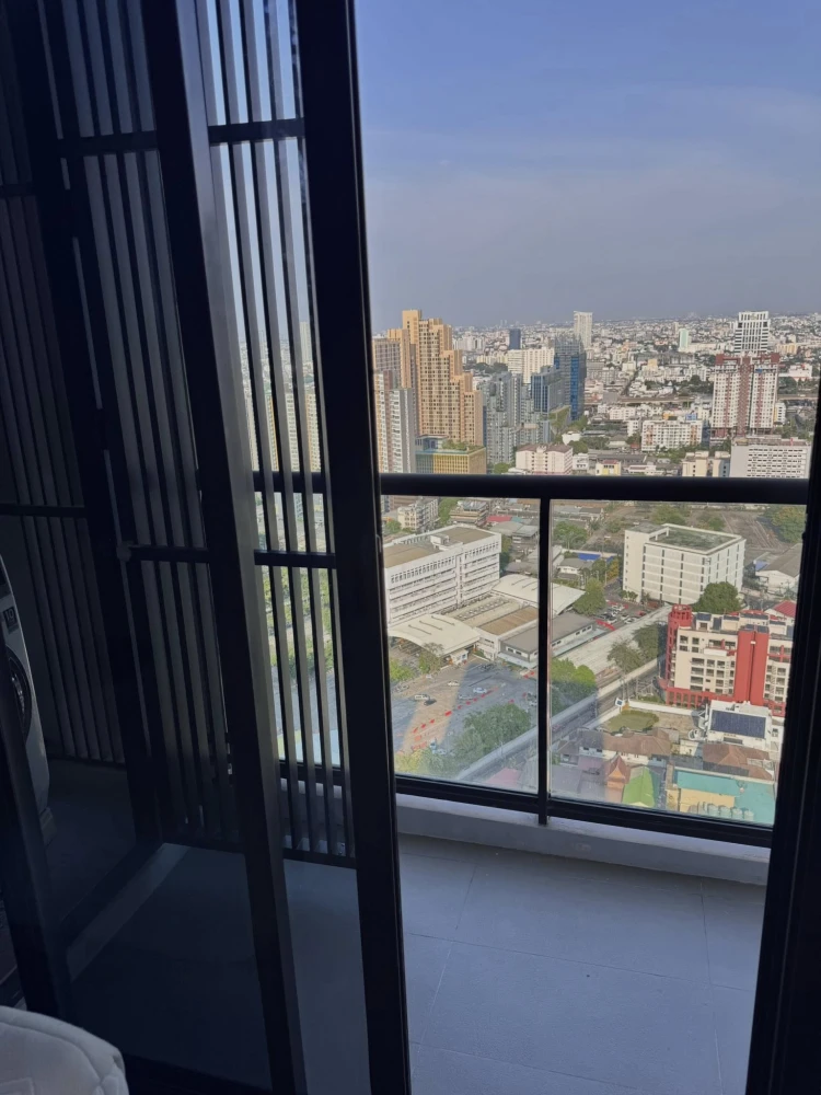 For rent: M Jatujak, 1 bedroom, 1 bathroom, high floor, beautiful unblocked view, fully furnished. Don't miss this great opportunity!