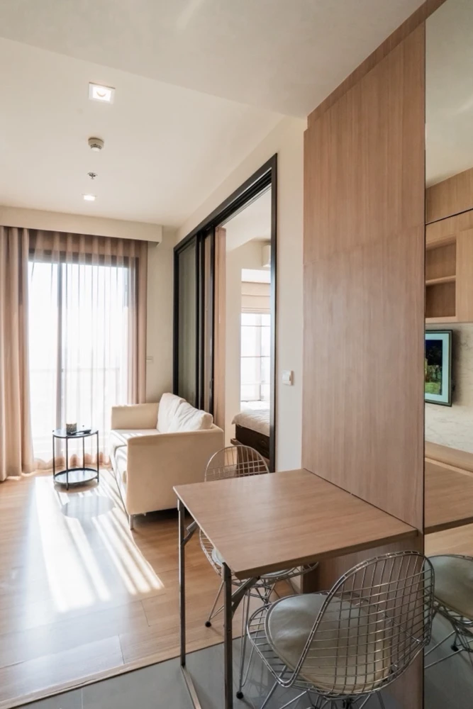For rent: M Jatujak, 34th floor. Spacious room, fully furnished, very livable. Book now, don't wait!