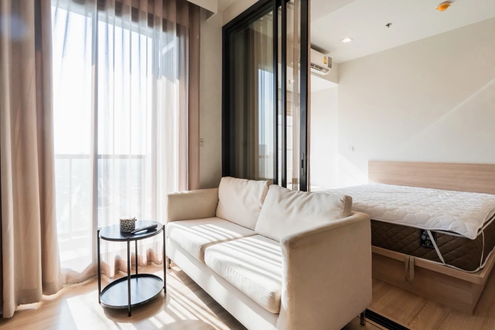 For rent: M Jatujak, 34th floor. Spacious room, fully furnished, very livable. Book now, don't wait!