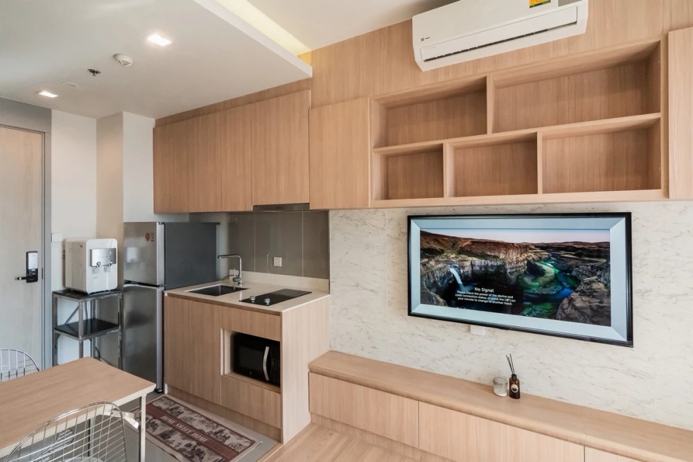 For rent: M Jatujak, 34th floor. Spacious room, fully furnished, very livable. Book now, don't wait!