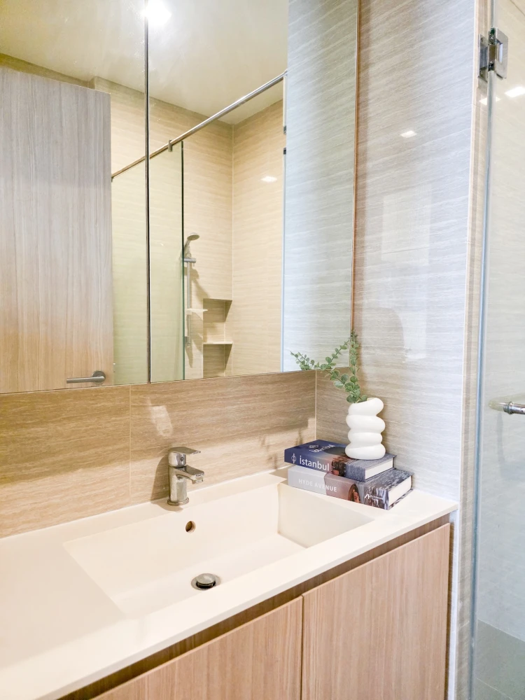 For rent: M Jatujak, high floor room, spacious and comfortable. Hurry and reserve now!