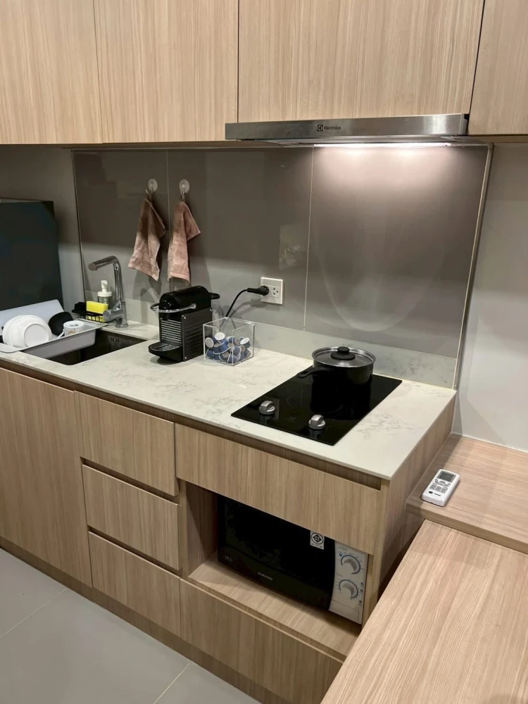 M Jatujak condo for rent. Very high floor. Pets allowed. Fully furnished with appliances. Book now!