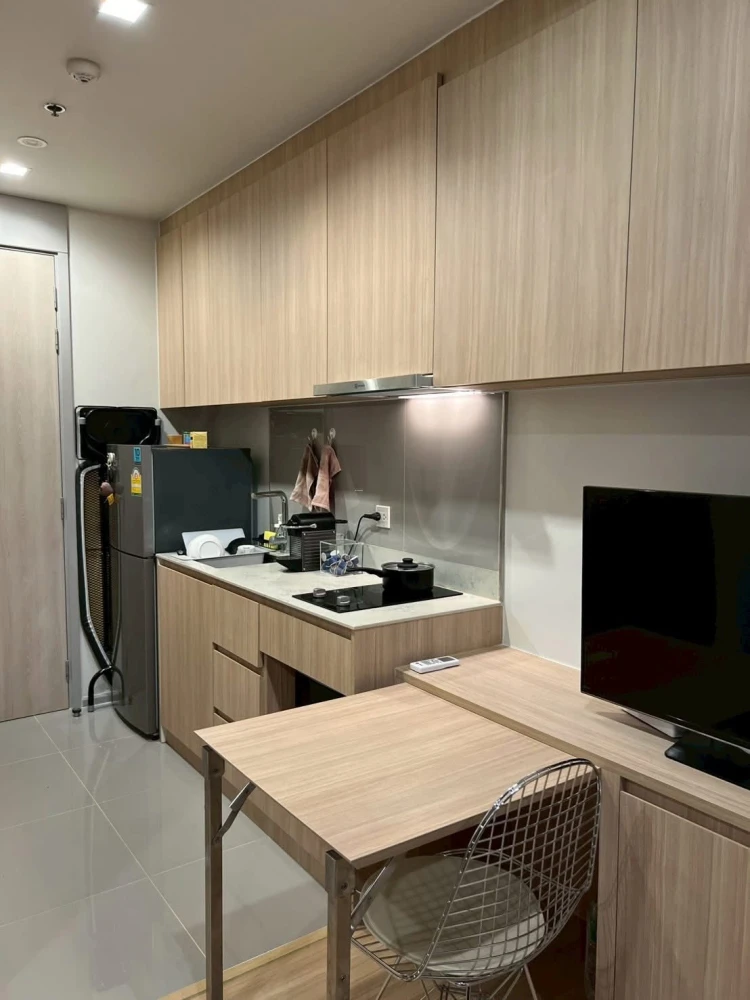M Jatujak condo for rent. Very high floor. Pets allowed. Fully furnished with appliances. Book now!