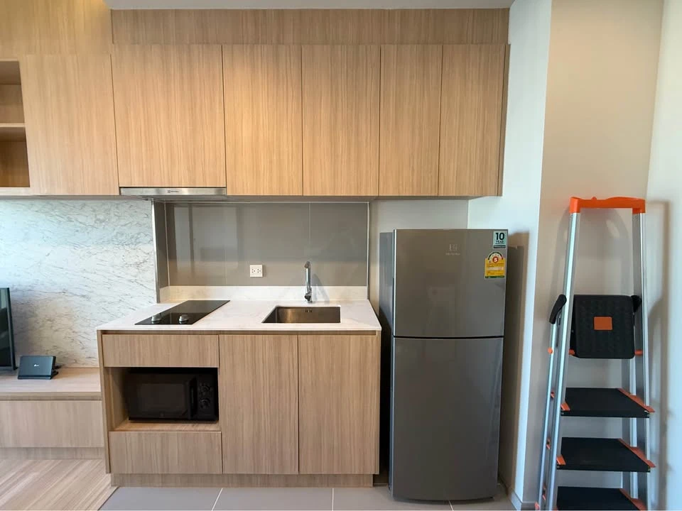 M Jatujak Condo for rent, fully furnished, Building B, 10th floor. Complete amenities. Ready to move in!