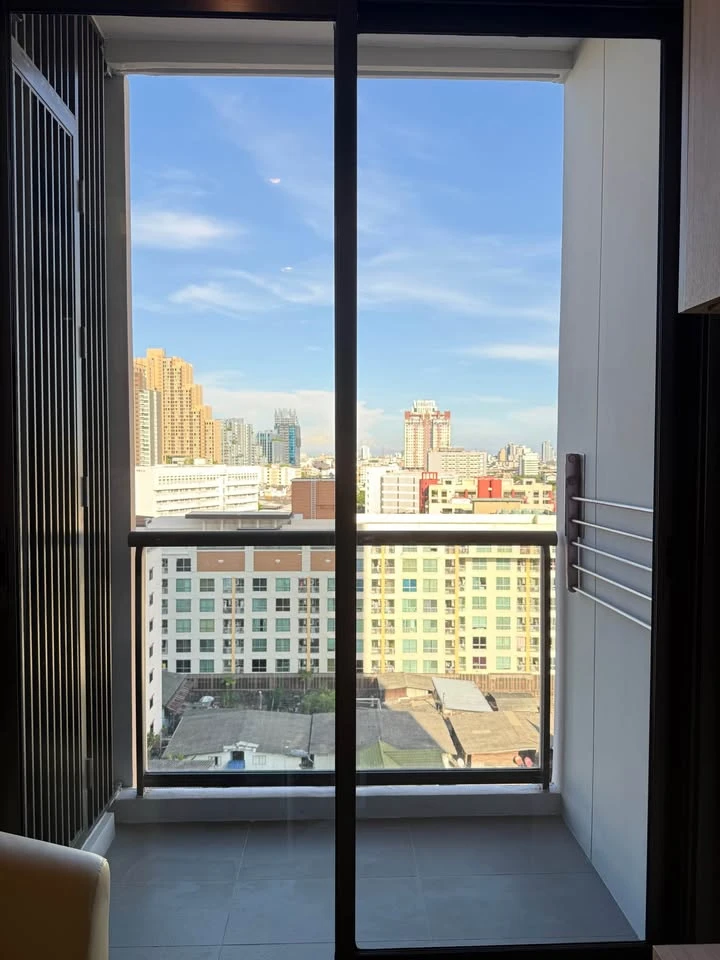 M Jatujak Condo for rent, fully furnished, Building B, 10th floor. Complete amenities. Ready to move in!