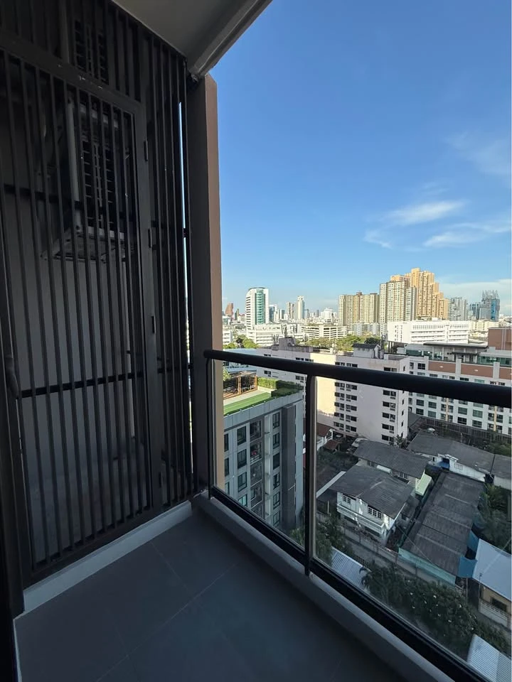 M Jatujak Condo for rent, fully furnished, Building B, 10th floor. Complete amenities. Ready to move in!