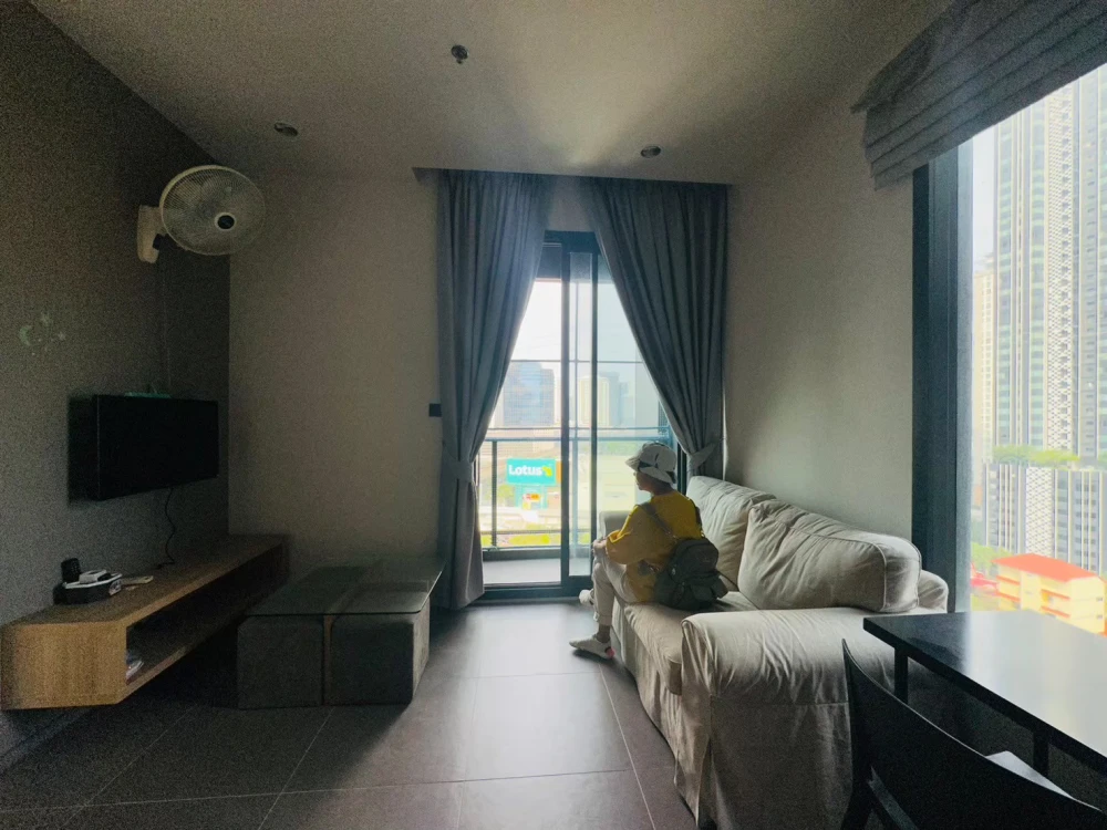 For rent: M Ladprao, 11th floor. A lovely, fully furnished unit. Book now!