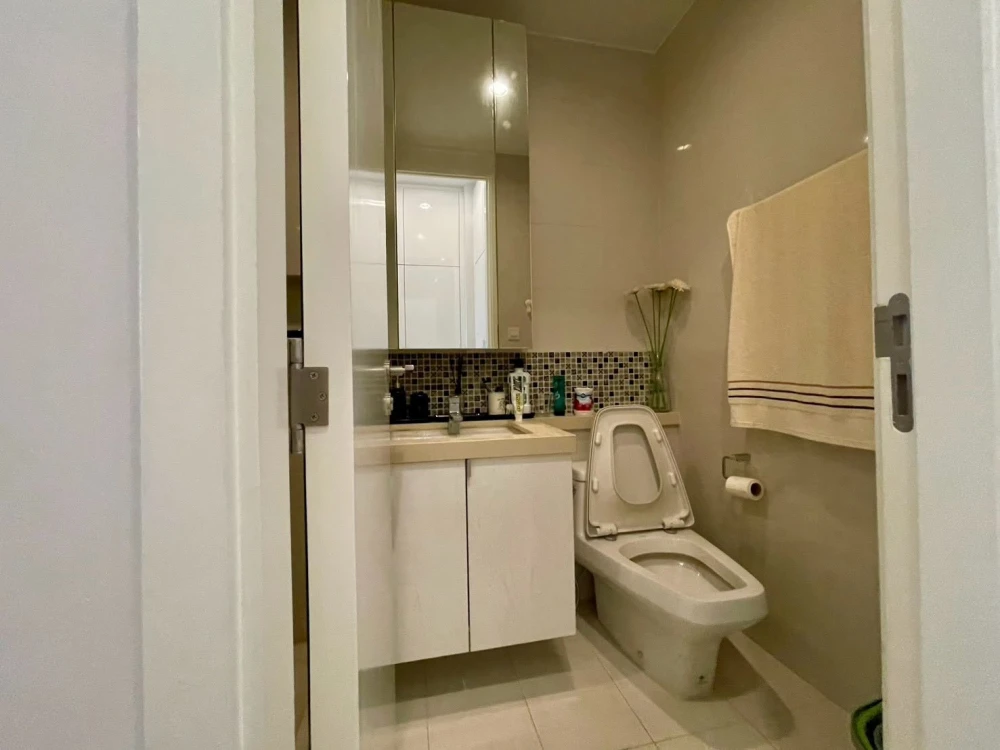 For Rent: M Ladprao. Fully furnished and ready to move in, with complete amenities. Located on the 26th floor offering a high-rise view—this is an opp