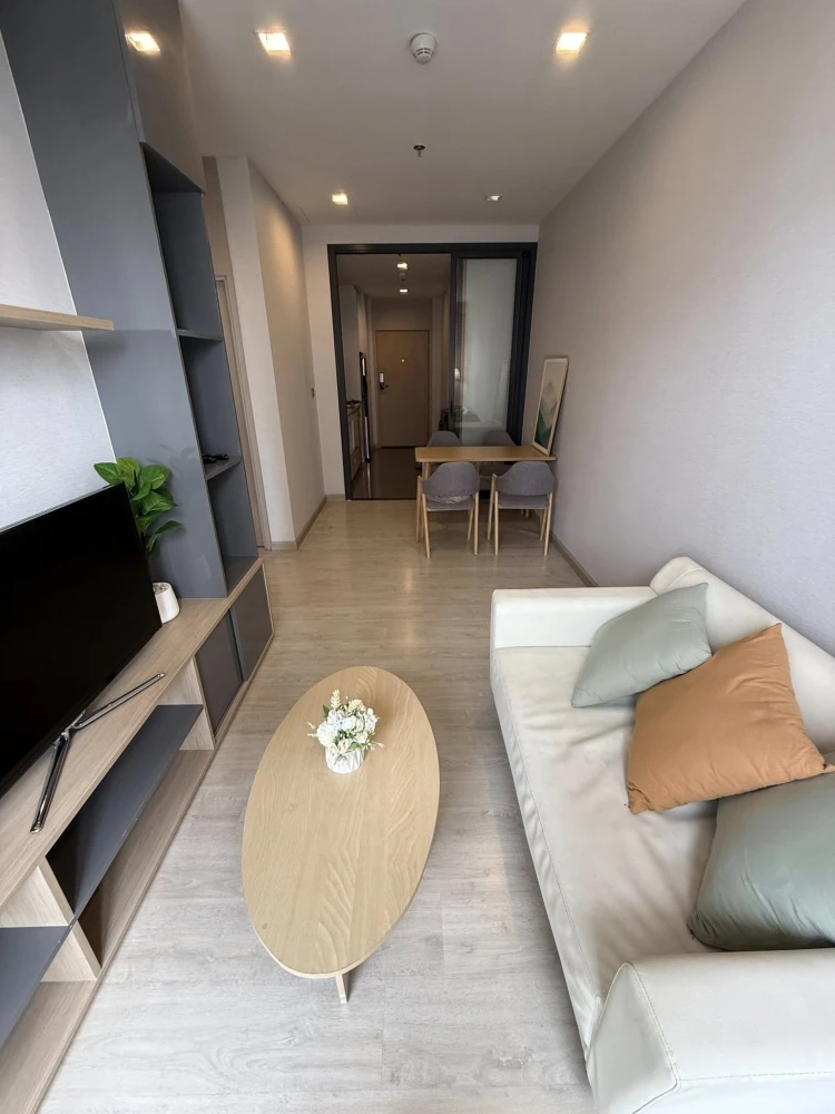 For rent: M Thonglor 10, 19th floor, fully furnished room, very cool, ready to move in, reserve now, don't miss out.
