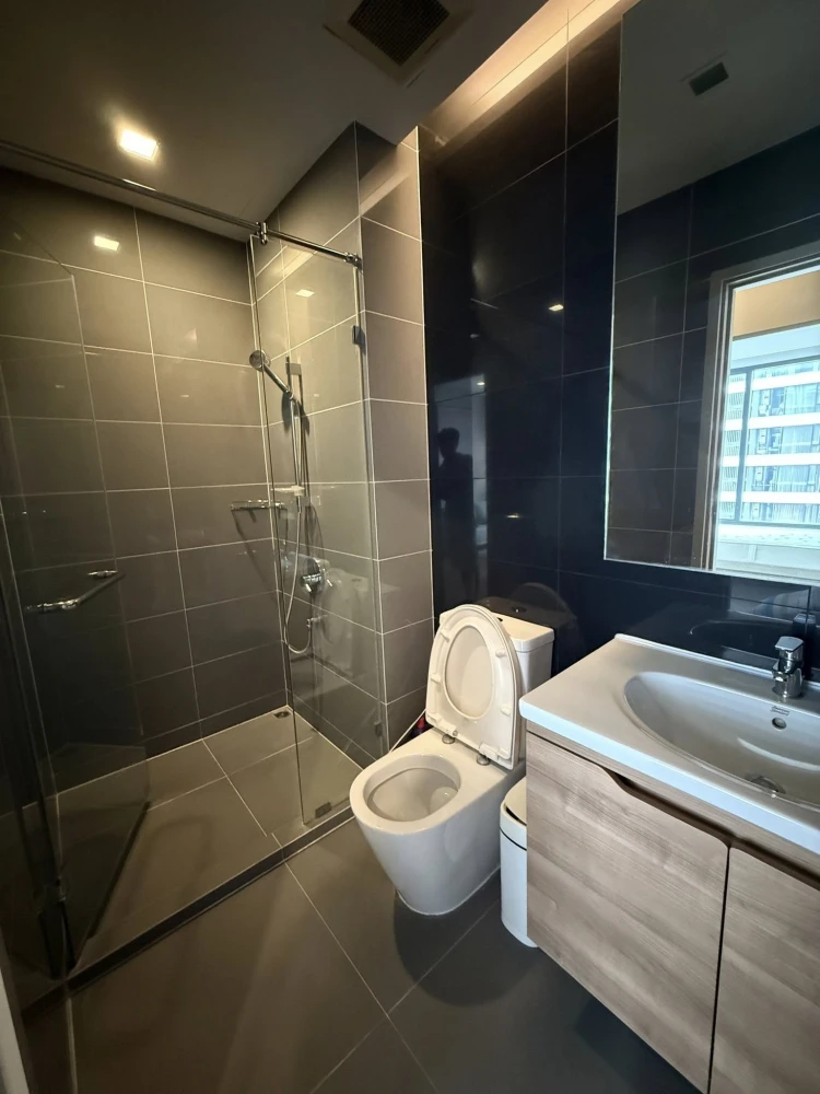 For rent: M Thonglor 10, 19th floor, fully furnished room, very cool, ready to move in, reserve now, don't miss out.