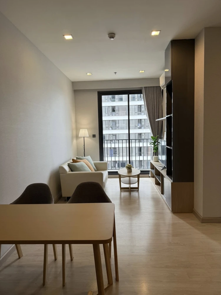 For rent: M Thonglor 10, 19th floor, fully furnished room, very cool, ready to move in, reserve now, don't miss out.