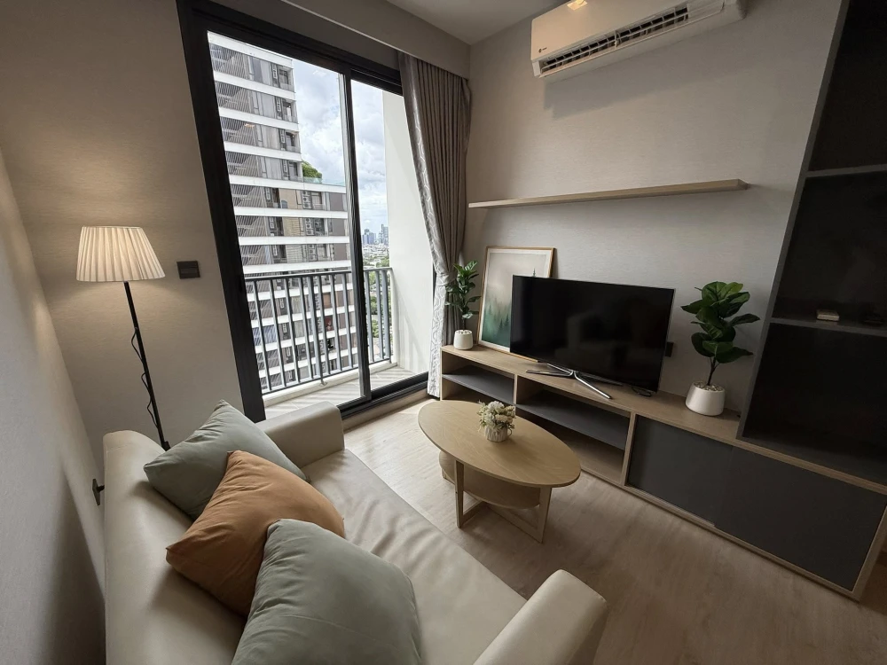 For rent: M Thonglor 10, 19th floor, fully furnished room, very cool, ready to move in, reserve now, don't miss out.