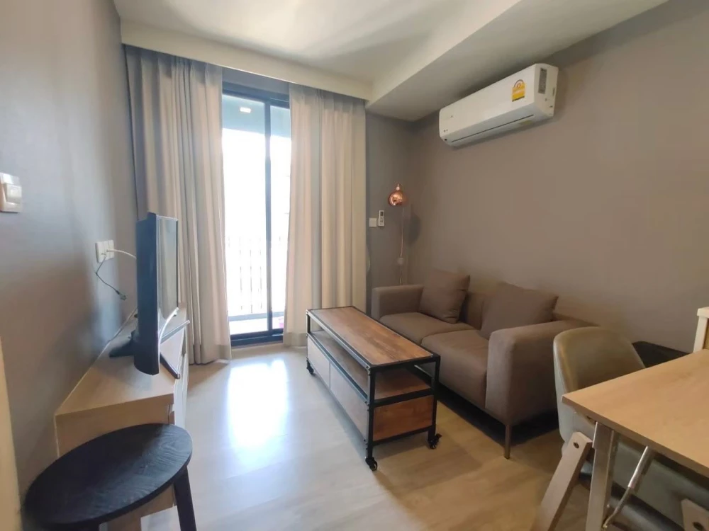 For rent: Maestro 03 Ratchada – Rama 9. Spacious and comfortable room, fully furnished, pets allowed. Book now, don't miss out!+++