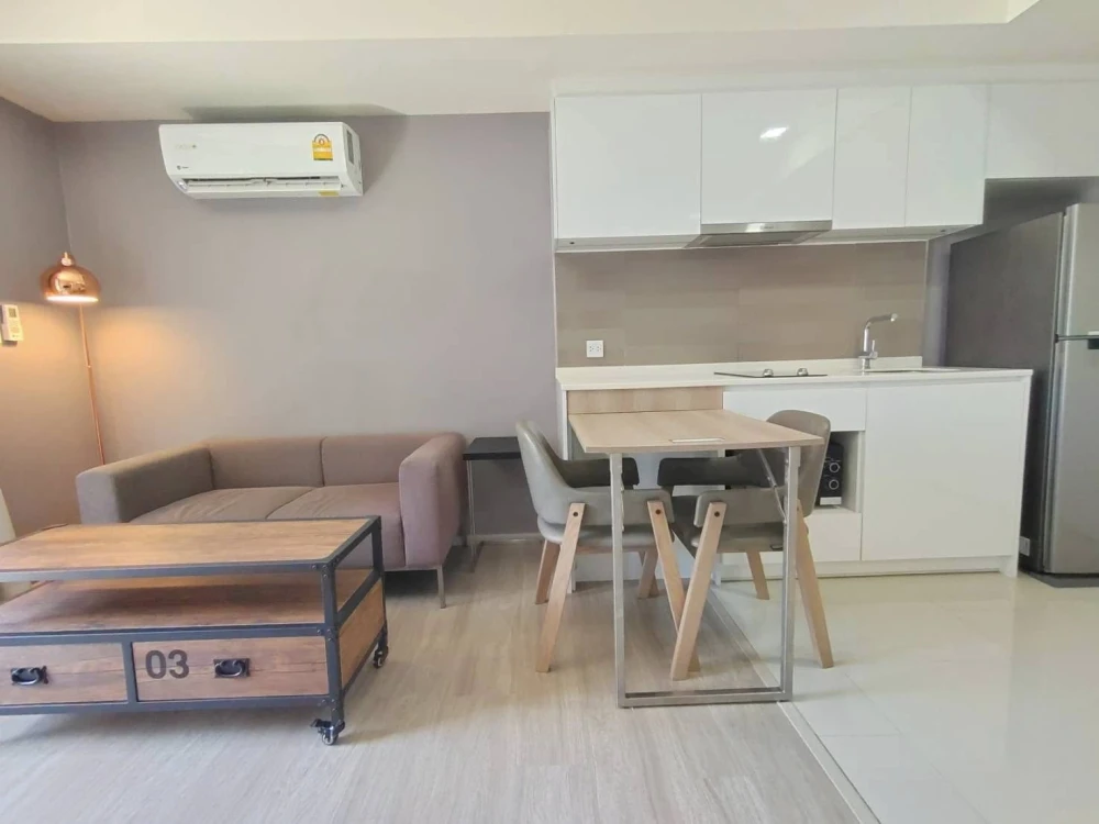 For rent: Maestro 03 Ratchada – Rama 9. Spacious and comfortable room, fully furnished, pets allowed. Book now, don't miss out!+++