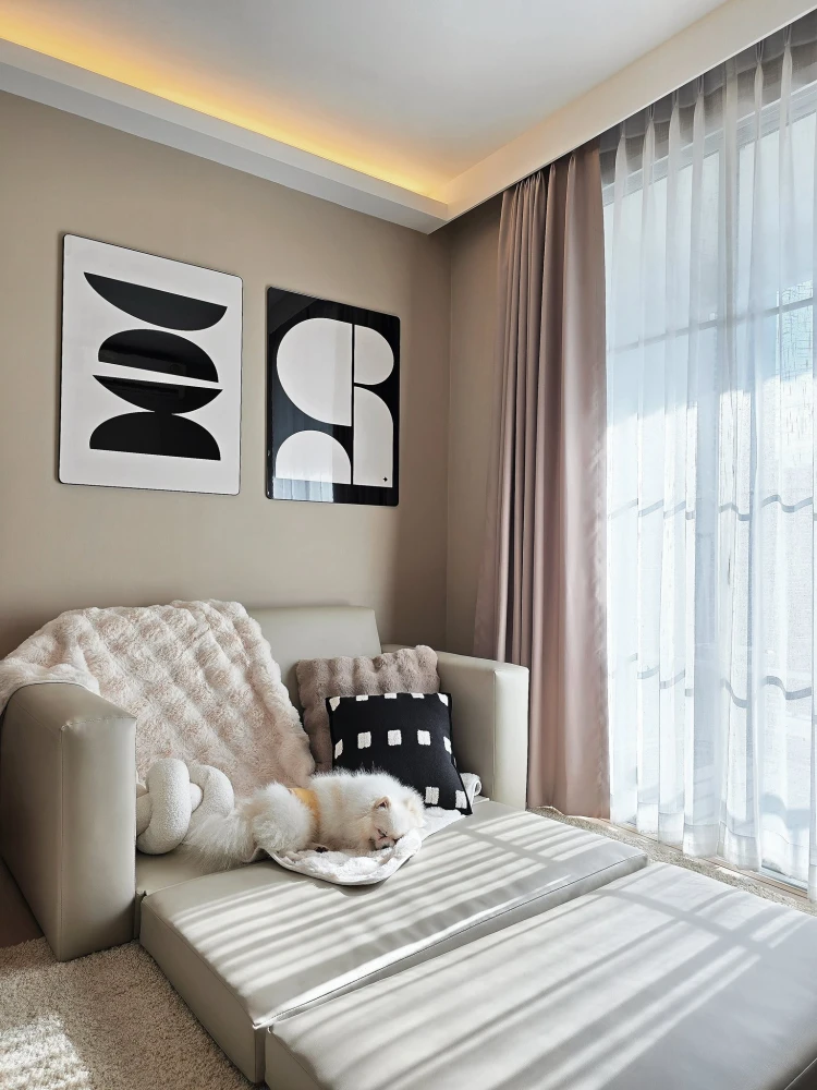 For rent: Maestro 39, 3rd floor, beautiful room, stunningly decorated, ready to move in. Reserve now, hurry!