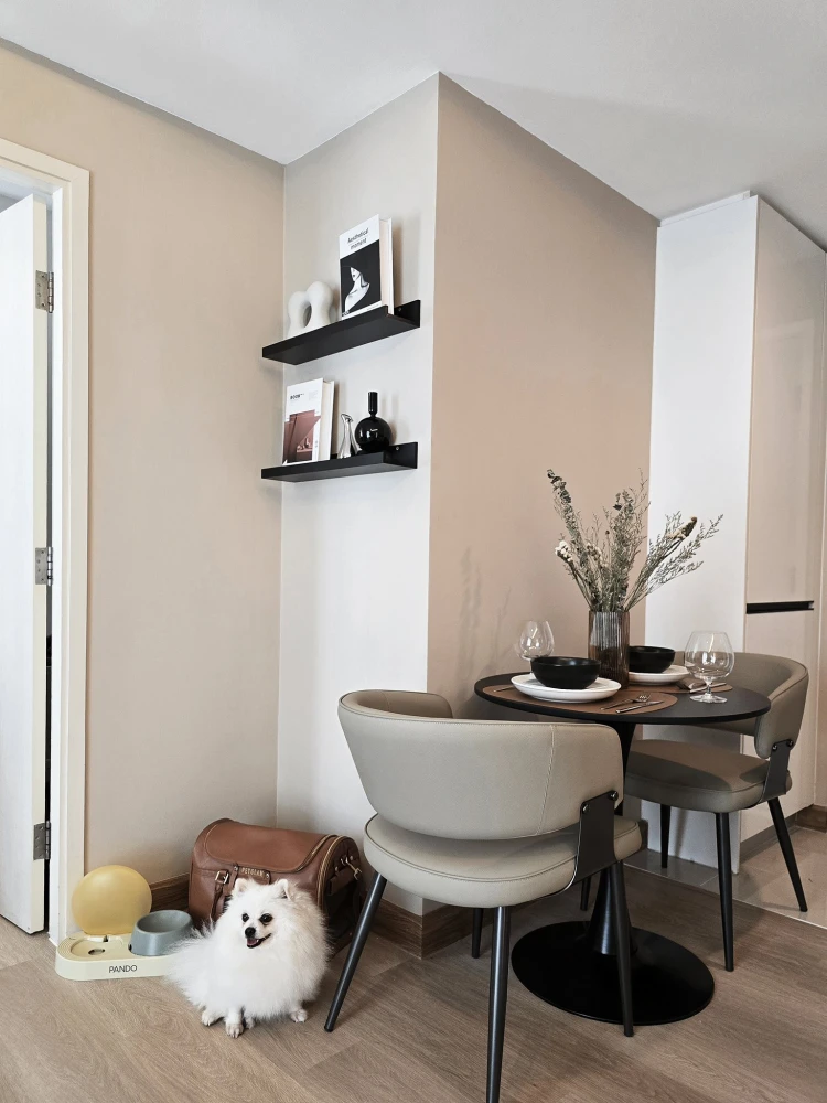 For rent: Maestro 39, 3rd floor, beautiful room, stunningly decorated, ready to move in. Reserve now, hurry!
