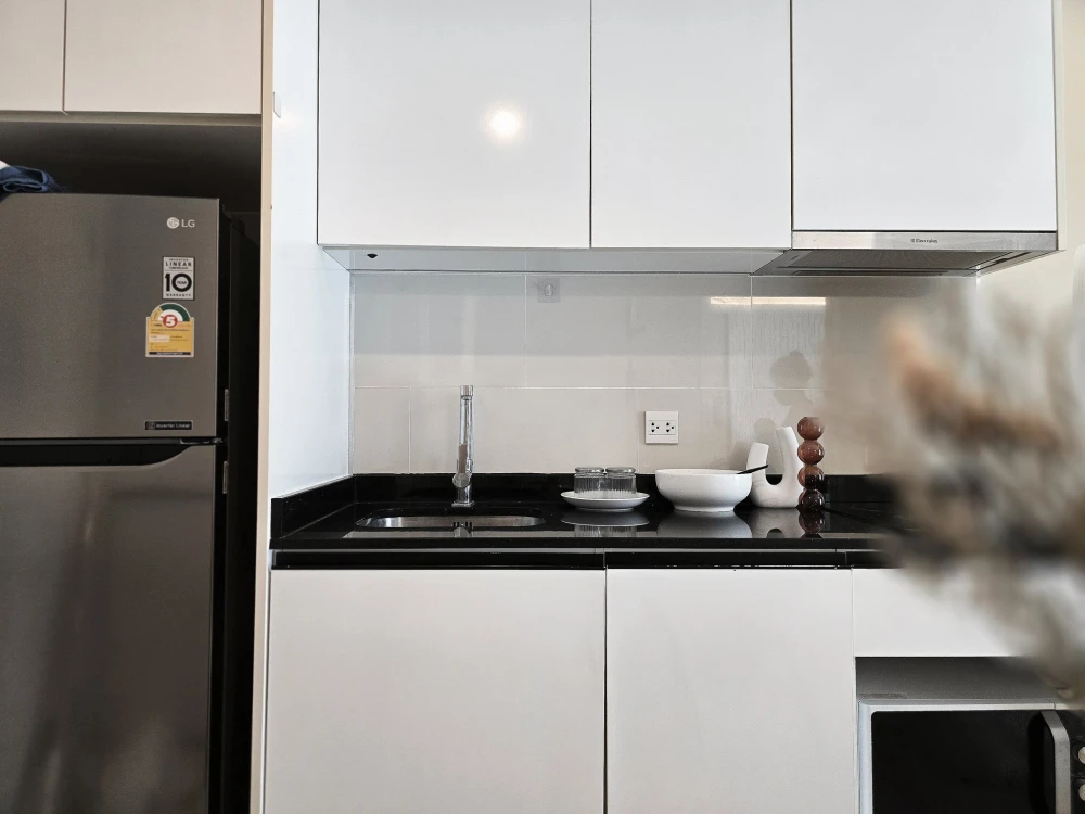 For rent: Maestro 39, 3rd floor, beautiful room, stunningly decorated, ready to move in. Reserve now, hurry!
